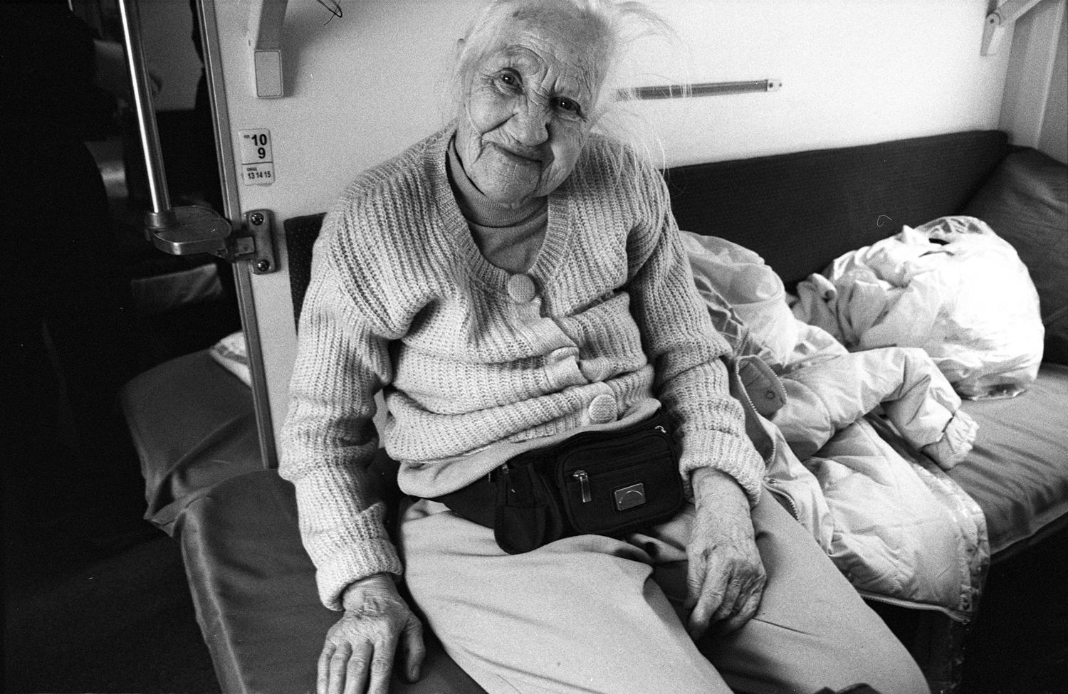 Anya Bocharova (sush). Portfolio. Refugees from Ukraine to Europe, war 24.02.22-. Валентина Александровна, 84 года, Луганск, Украина