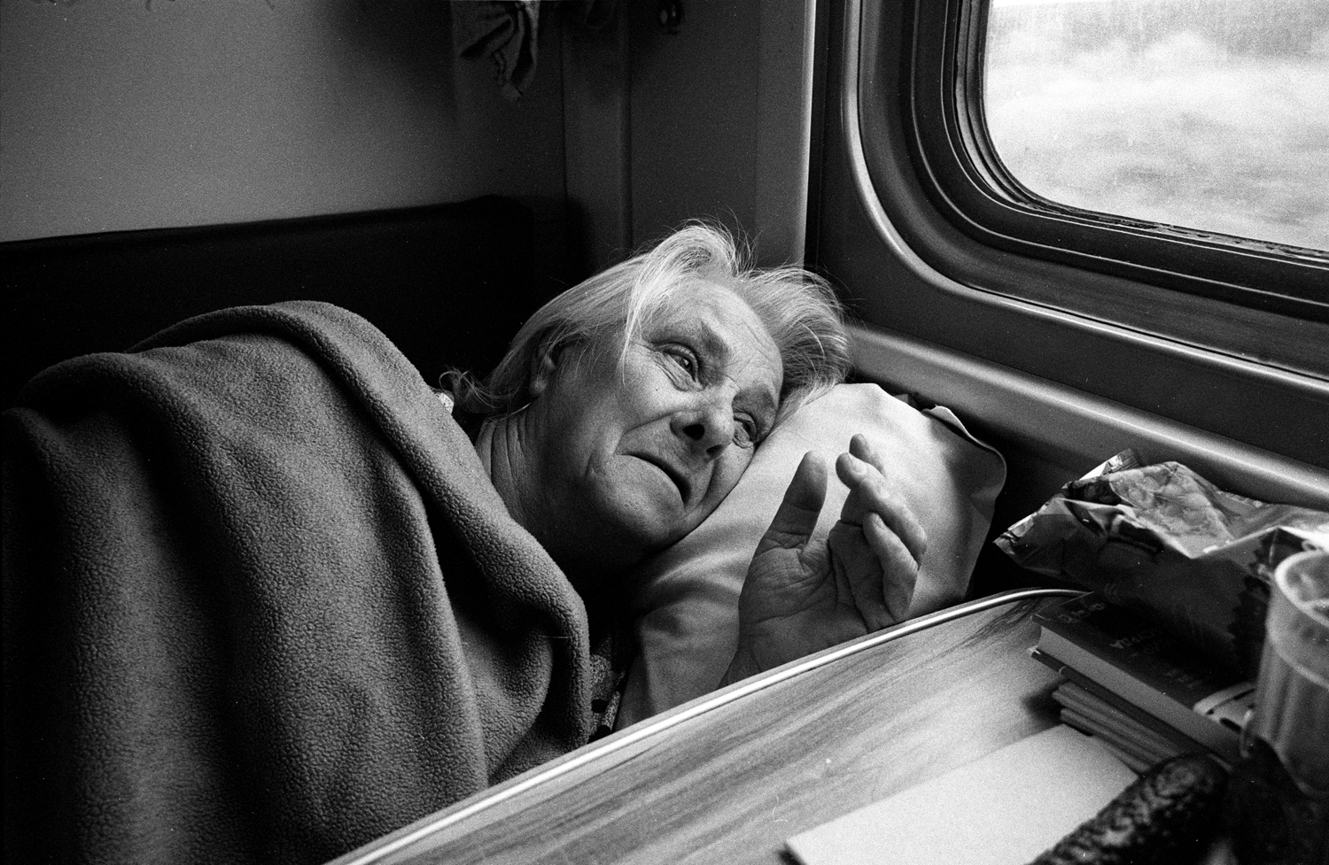 Anya Bocharova (sush). Portfolio. Refugees from Ukraine to Europe, war 24.02.22-. Надежда Петровна, 1957 г.р., инсульт, с. Дмитровка, Шахтерский р-н, ДО, Украина