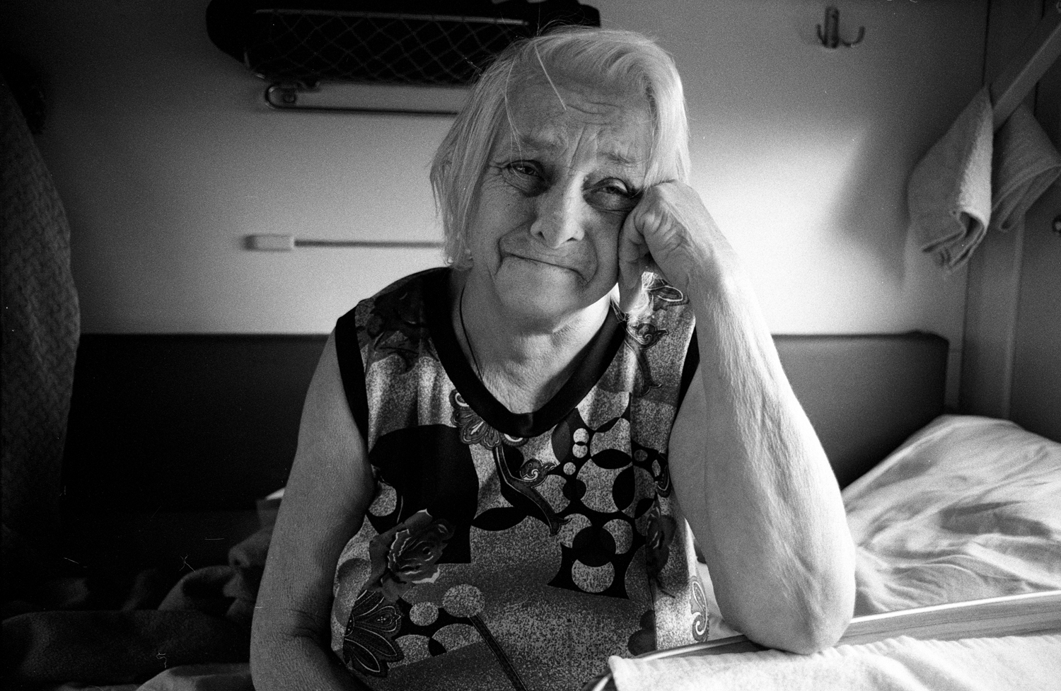 Anya Bocharova (sush). Portfolio. Refugees from Ukraine to Europe, war 24.02.22-. Надежда Петровна, 1957 г.р., инсульт, с. Дмитровка, Шахтерский р-н, ДО, Украина
