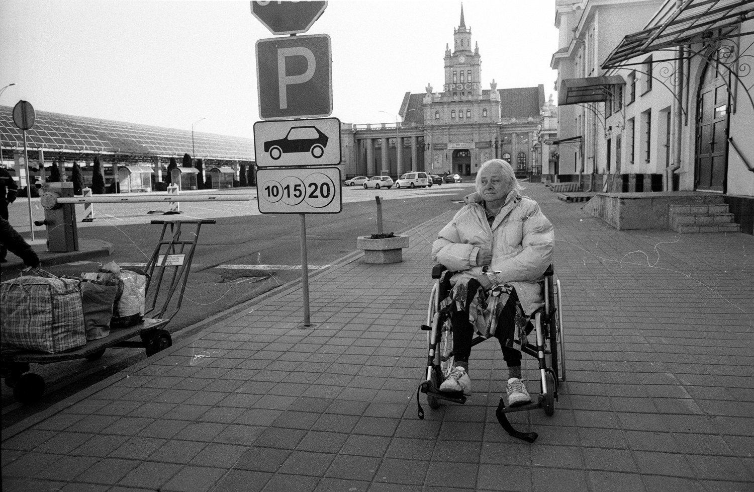 Anya Bocharova (sush). Portfolio. Refugees from Ukraine to Europe, war 24.02.22-. Надежда Петровна, 1957 г.р., инсульт, с. Дмитровка, Шахтерский р-н, ДО, Украина