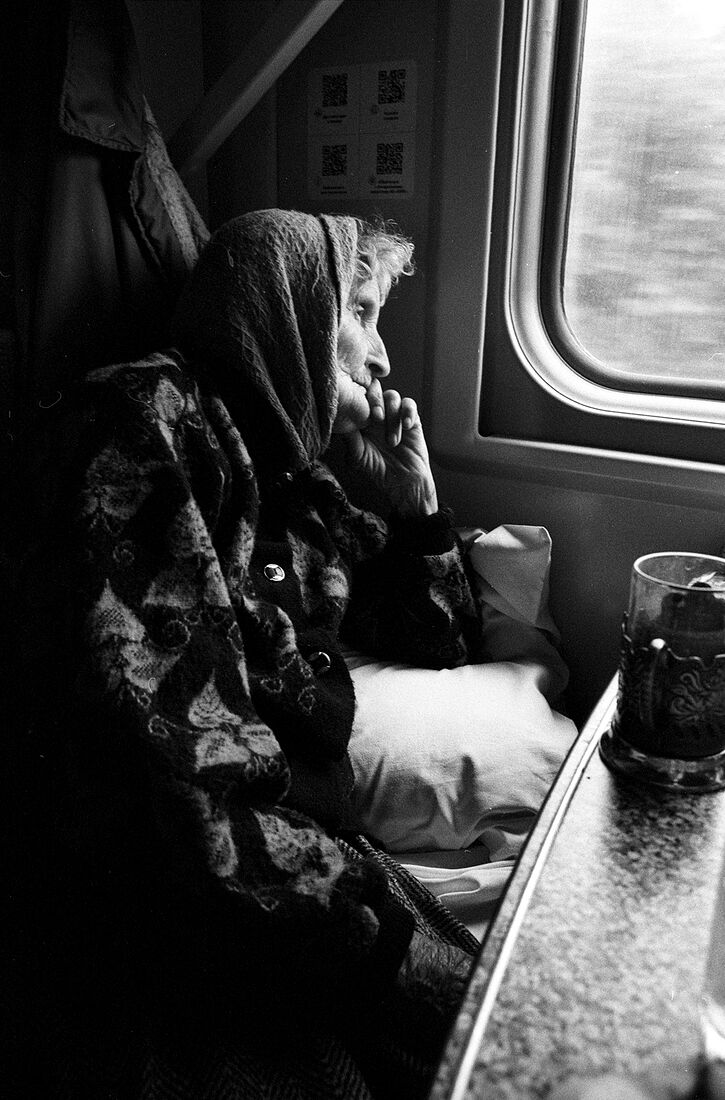 Anya Bocharova (sush). Portfolio. Refugees from Ukraine to Europe, war 24.02.22-. баба Валя 25.05.1945, с. Гранітне, Волновахский р-н,Украина