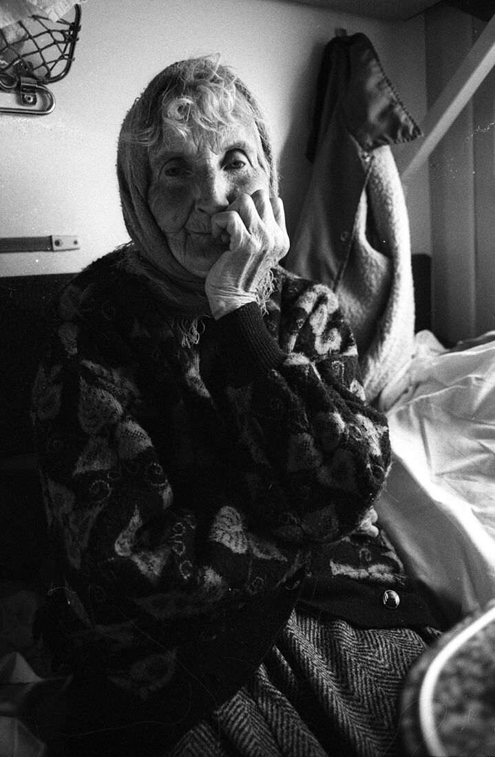 Anya Bocharova (sush). Portfolio. Refugees from Ukraine to Europe, war 24.02.22-. баба Валя 25.05.1945, с. Гранітне, Волновахский р-н,Украина