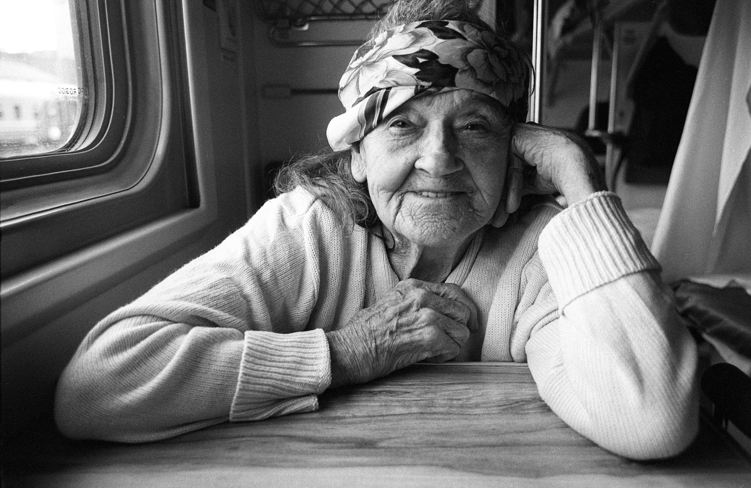Anya Bocharova (sush). Portfolio. Refugees from Ukraine to Europe, war 24.02.22-. Раиса Трофимовна, 1933 г.р., Цурюпинск